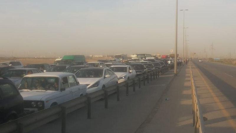 Rayonlara gedənlər Bakıya qayıdır: Paytaxtın girişində böyük tıxac (VİDEO)