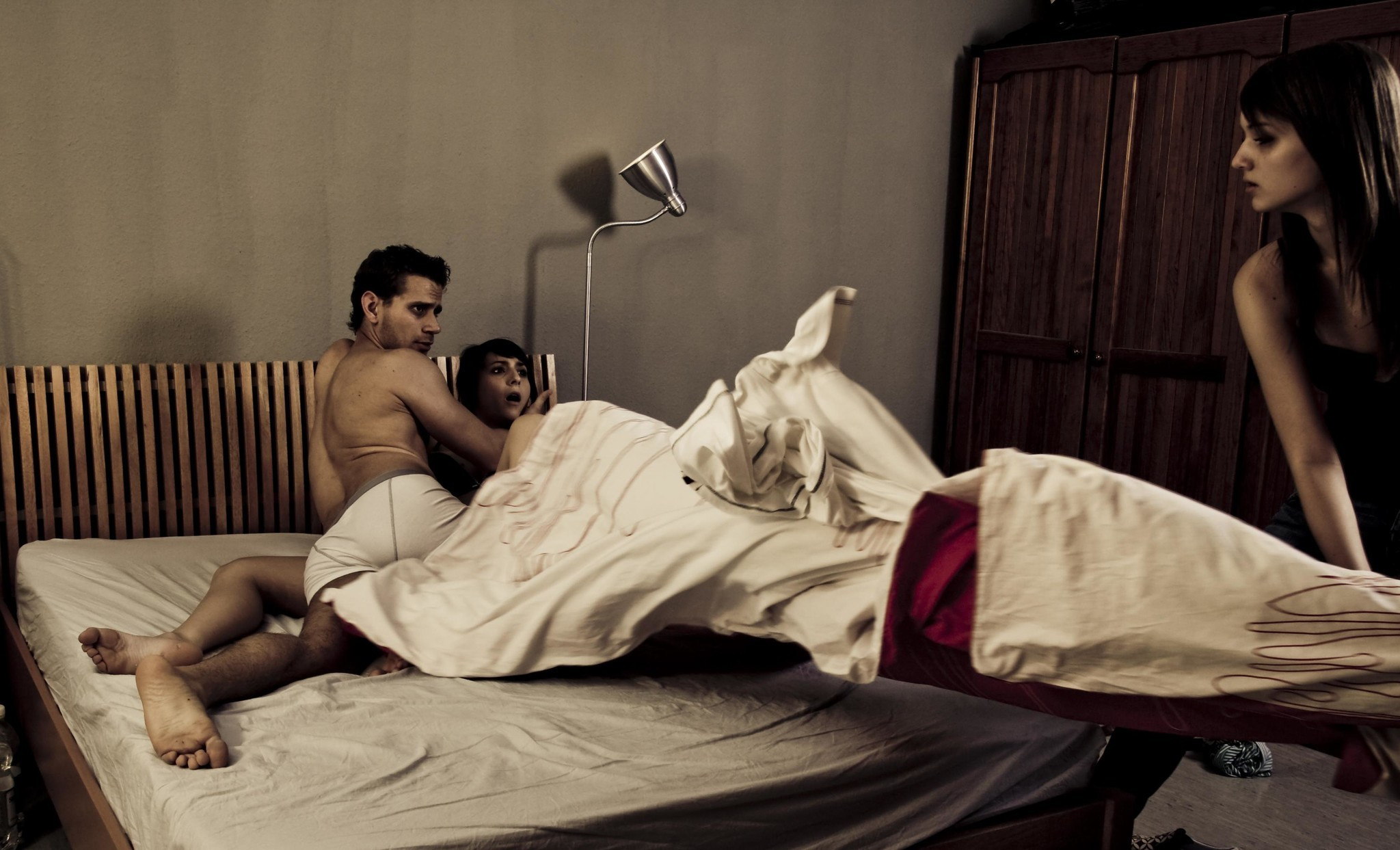 Əmisi arvadı ilə gizli eşq yaşayan gənc oğlan onunla hamamda görüşdü və... - Azərbaycanda DƏHŞƏT