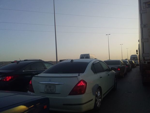 Возвращающиеся из районов жители Баку часами стоят в автомобильных пробках - ФОТО/ВИДЕО