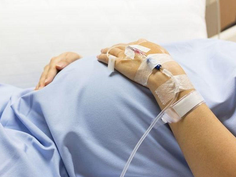 Azərbaycanda koronavirusa yoluxan həkim uşaq dünyaya gətirdi