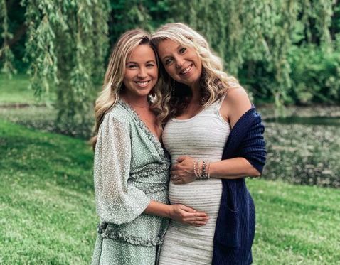 Nənə öz nəvəsini dünyaya gətirəcək - FOTO