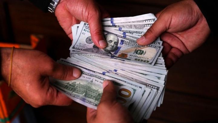 Banklarda Dollar, Avro, Rubl və Lirənin alış-satış qiymətləri