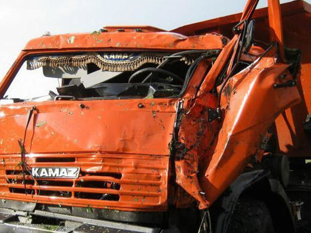 Qubada iki yük maşını toqquşdu: Ölən və yaralananlar var