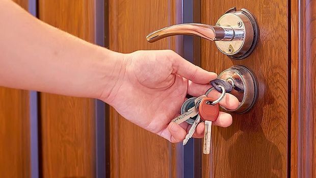 Qadın dostunun evinə qonaq getdi, dörd uşağı üç gün ac qaldı