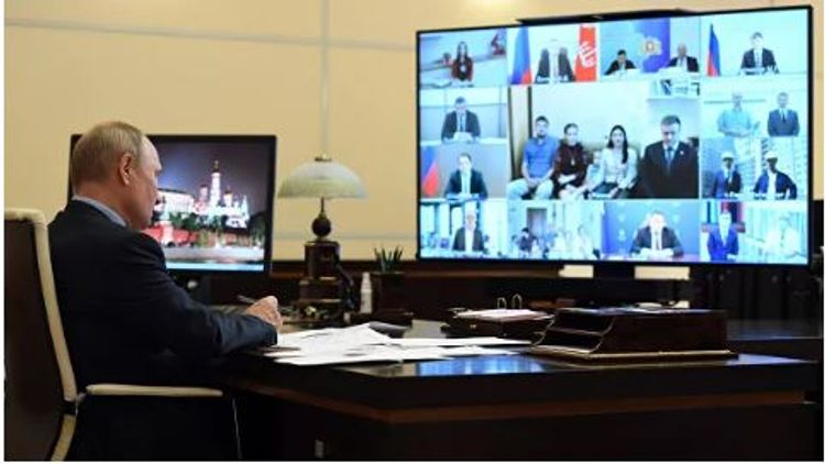 Putin gizli iş otağını nümayiş etdirib