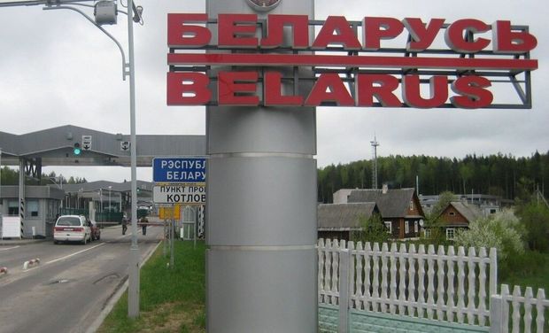 Belarusda insanlar küçələrə axışdı - FOTO