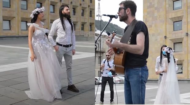 Tbilisidə gəlin və bəyin iştirakı ilə qeyri-adi aksiya - VİDEO