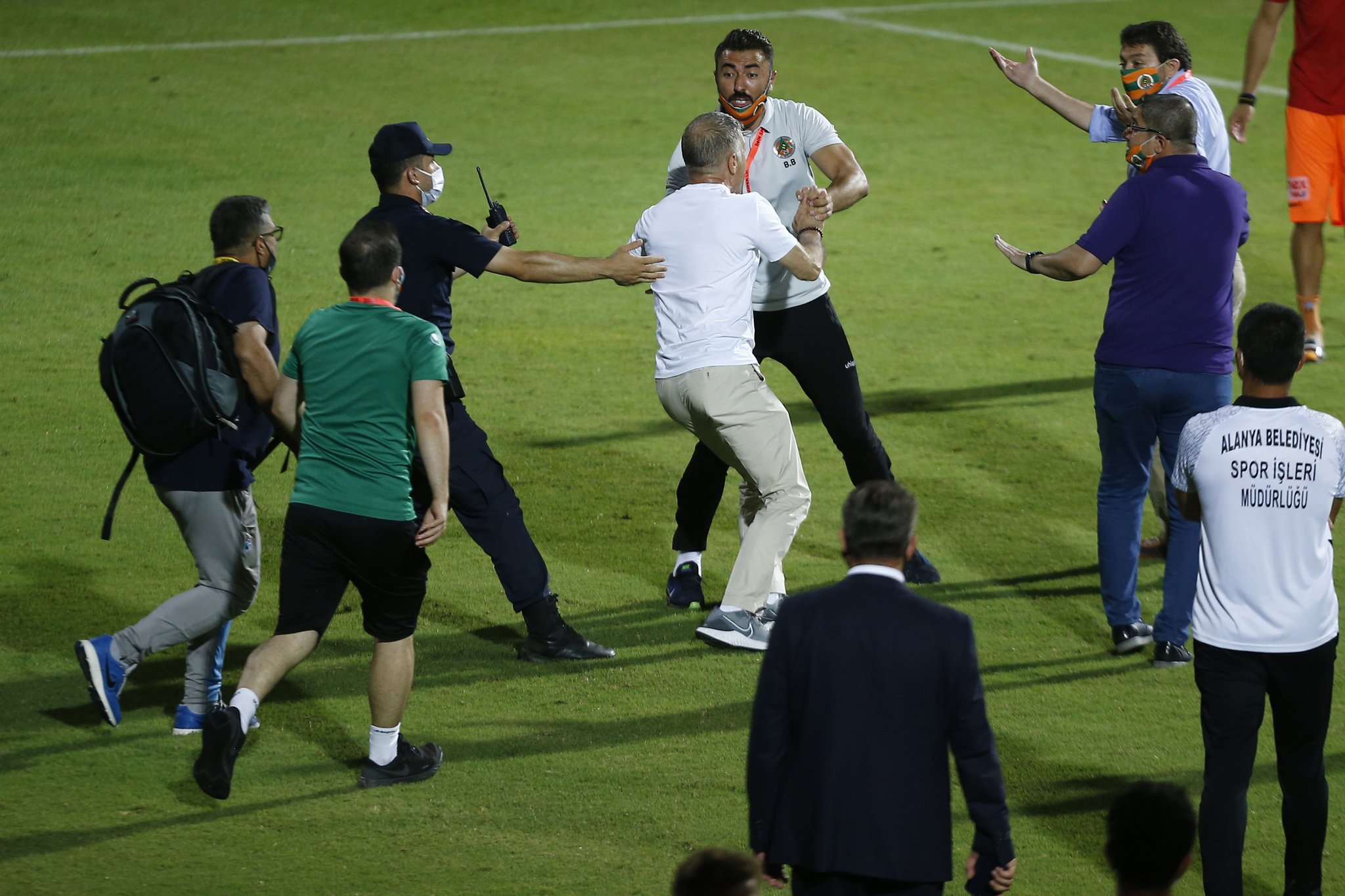 Ana-bacı söyüşünə görə klub prezidentləri arasında əlbəyaxa dava düşdü - FOTO+VİDEO