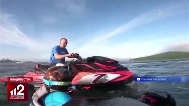 Skuteri idarə edən kişi dalğıcı ölümdən xilas etdi – ANBAAN VİDEO