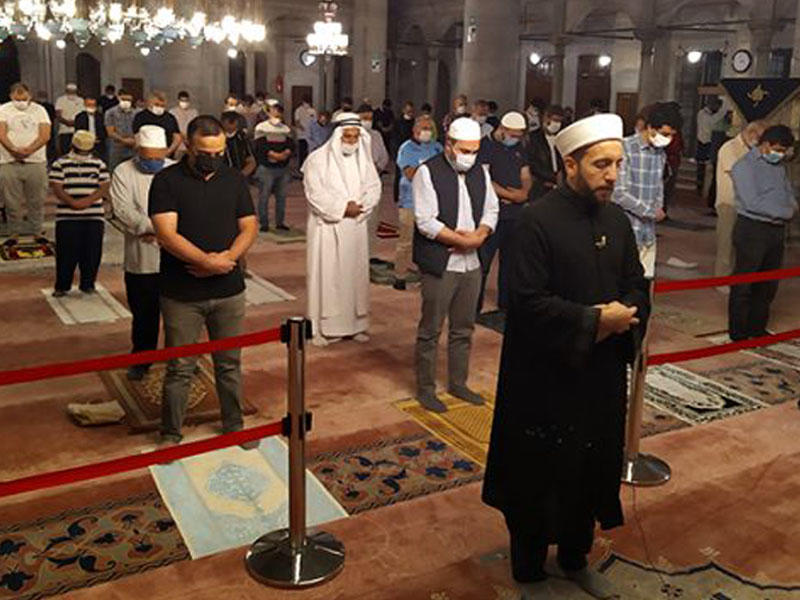 100 gün sonra camaat namazı qılındı, imam göz yaşlarını saxlaya bilmədi - VİDEO - FOTO