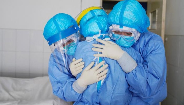 Azərbaycanda koronavirus şiddətləndi: Həkimlər ağlayaraq əhaliyə müraciət etdi (VİDEO)