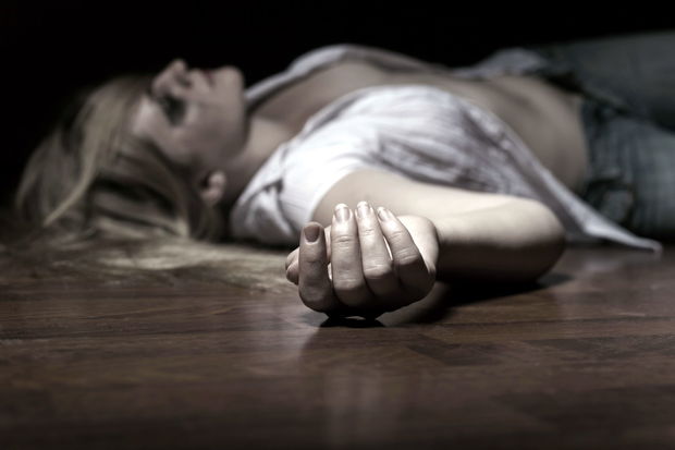 Baş həkimdən iyrənc addım: Qadın işçisini içki ilə yatırdıb…