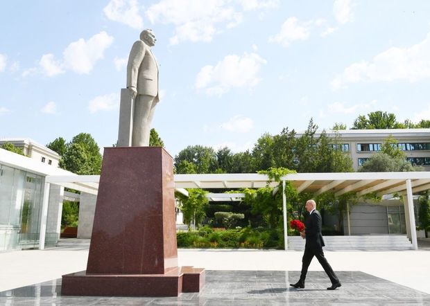 Президент Ильхам Алиев прибыл в Мингячевир - ФОТО