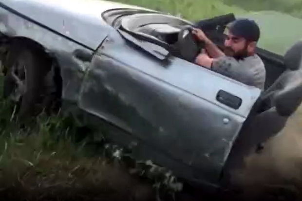 Gənc kaskadyor yarımavtomobildə drift elədi - VİDEO