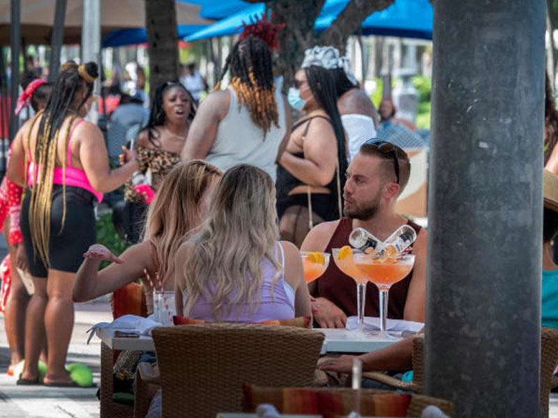 Ötən gün 9000 nəfərdə koronavirus aşkarlandı, çimərliklər və barlar bağlandı - FOTO