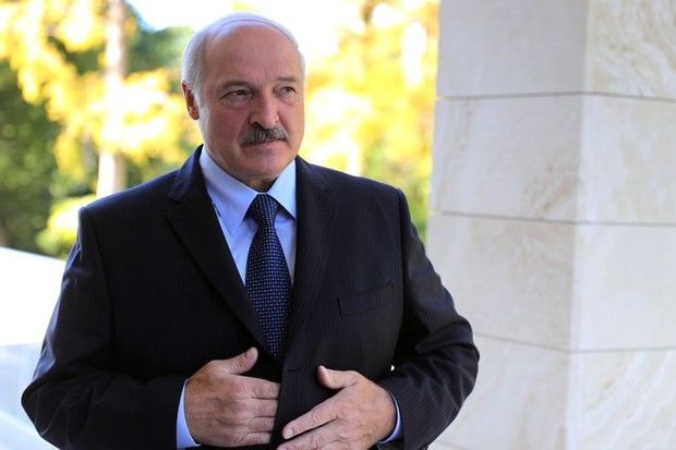 Лукашенко подозревает рукотворный характер коронавируса