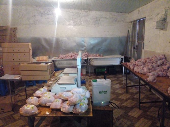 Siyəzəndə quş ətinin çəkisini su vuraraq artıran müəssisə aşkarlanıb - FOTO