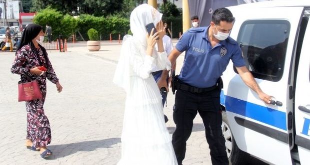 Türkiyədə qızı zorla ərə vermək istədilər, polis çağırdı - FOTO