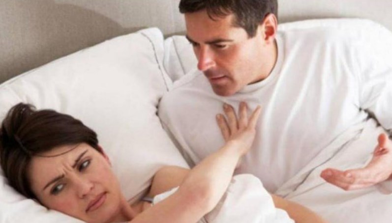 Bir aydır arvadım məni rədd edirdi və mən məzuniyyətdə olarkən evə gizli kamera qoydum-Gördüklərim...