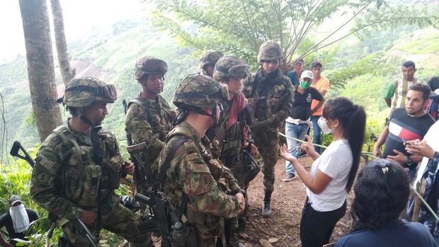 Kolumbiyada əsgərlərin 13 yaşlı qıza təcavüzü ölkəni ayağa qaldırdı