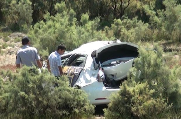 В Лерике автомобиль упал в овраг, есть погибшие и раненые