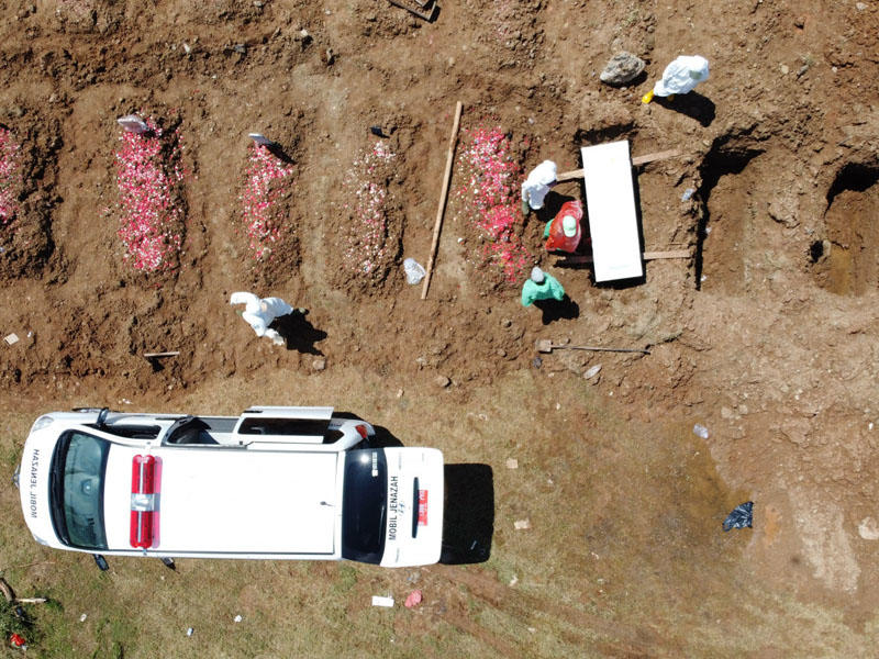 Koronovirusa yoluxanların sayı 11 milyona çatır