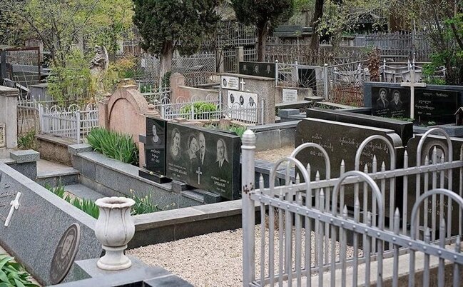 Bakıda qəbirstanlıqdan oğurluq edildi