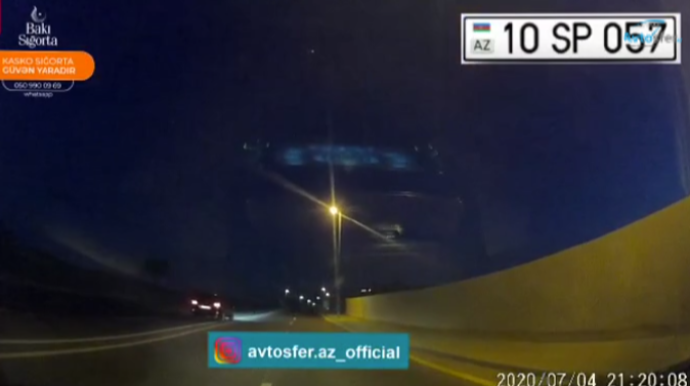 Bakıda yerə-göyə sığmayan sürücü boş yolu qoyub 