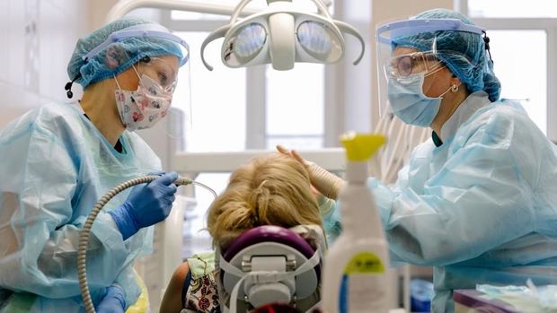 Стоматологи описали поражение полости рта коронавирусом