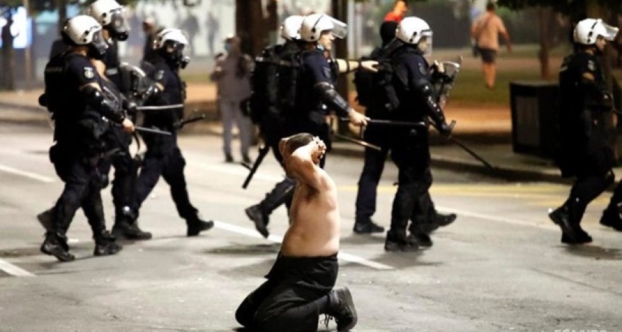 В Сербии введение комендантского часа вызвало беспорядки