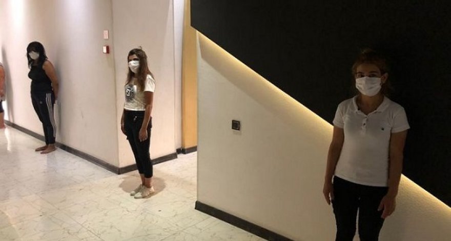 В Баку выявлено нарушившее карантинный режим кафе, задержаны восемь женщин - ФОТО