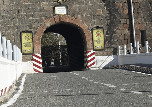 Rusiyanın 102-ci hərbi bazası: Ermənistanın təhlükəsizliyinin təminatçısı, yoxsa təhlükə mənbəyi?