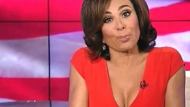 Aparıcı modelin çılpaq şəklini təsadüfən milyonlarla tamaşaçıya göstərdi - FOTO