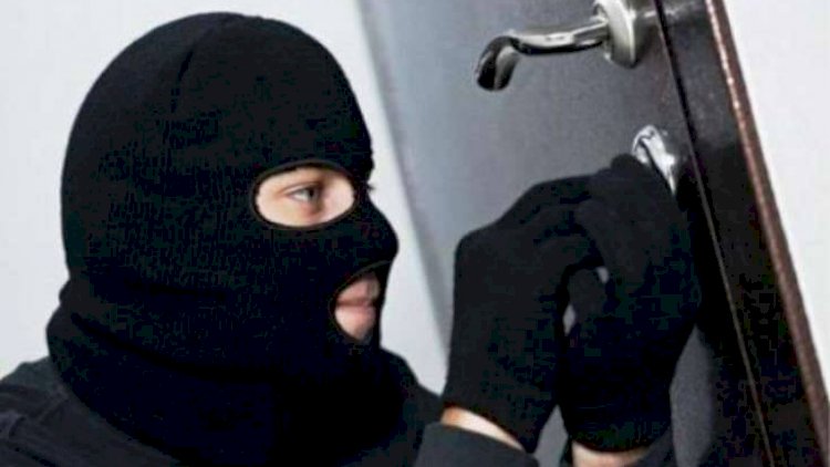 Bakıda yataqxanada yaşayan qadının evindən 15 min manat oğurlandı