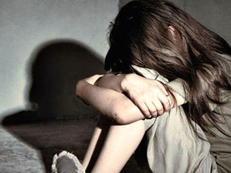 3 yaşlı qardaşı qızına pis vərdiş öyrədən əmi saxlanıldı: Həmin kadrlar - VİDEO - FOTO