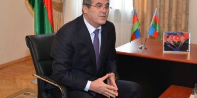 Qaradağın icra başçısı Süleyman Mikayılov 61 yaşlı böyük qardaşını döyüb