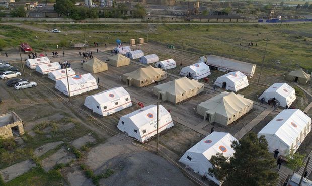 Rusiya sərhədində qalan beş uşaq və bir hamilə qadın bu gün Azərbaycana qayıdıb