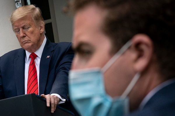 Трамп пообещал носить защитную медмаску