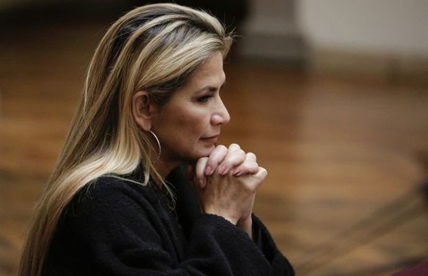 Временный президент Боливии заразилась коронавирусом