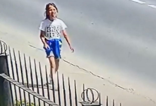 Təcavüzə uğrayan və öldürülən səkkiz yaşlı qızın son görüntüləri - VİDEO