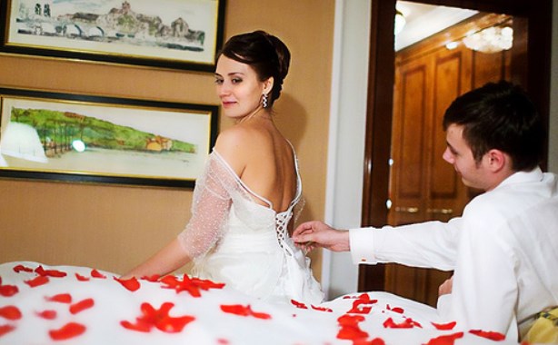 Toy gecəsi ilə bağlı ilk dəfə oxuyacağınız AĞLASIĞMAZ MƏQAMLAR — demə, qızlar... - FOTO