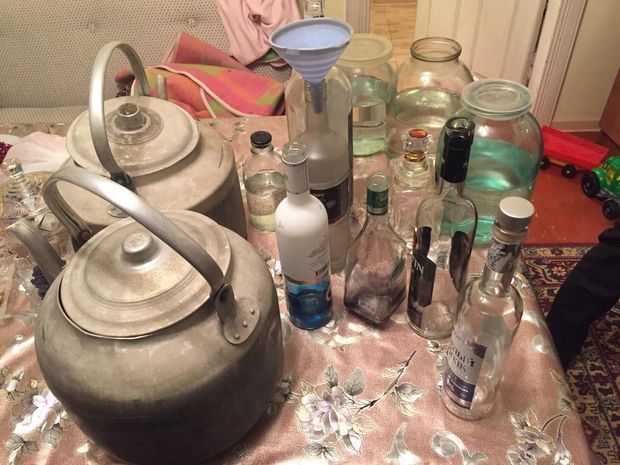 Bərdədə saxta alkoqollu içkilər istehsal edən müəssisə aşkarlandı