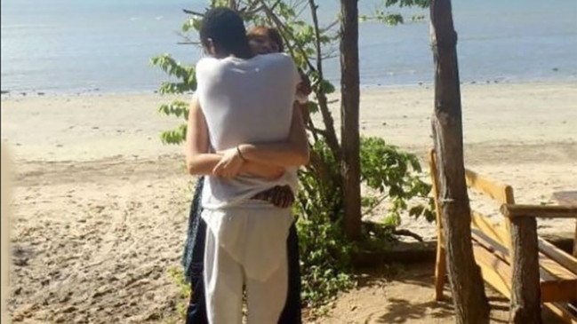 Qucaqlaşan cütlüyün BU FOTOSU çoxlarını ÇAŞQINLIĞA SALDI