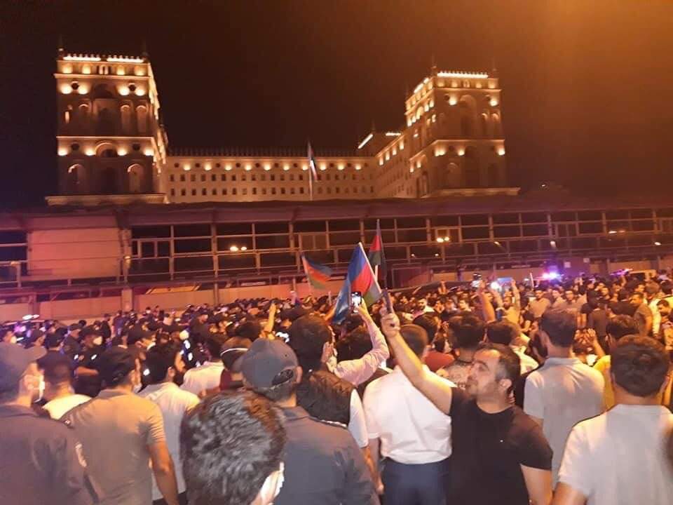 SON DƏQİQƏ: Bakıda böyük yürüş başladı - XALQ ORDUYA BELƏ DƏSTƏK OLUR