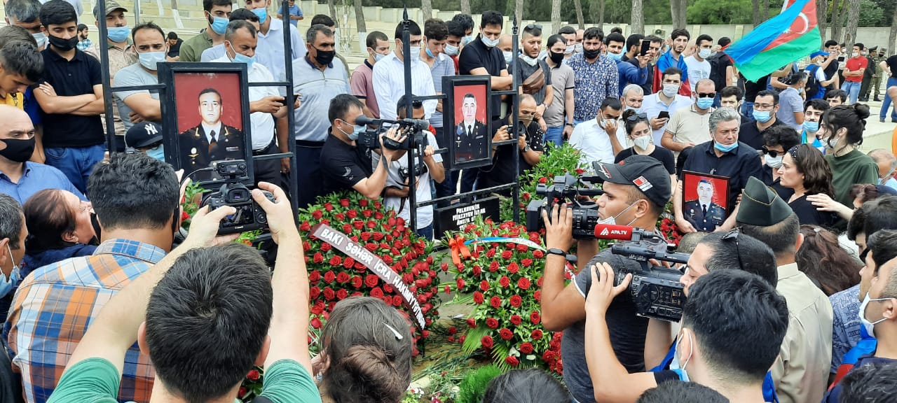 Generalın və polkovnikin dəfnindən fotoreportaj