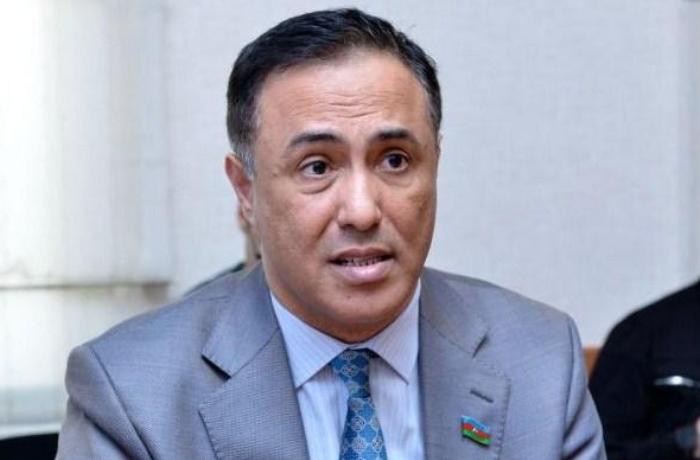 Elman Nəsirov yenə gülüş hədəfi oldu