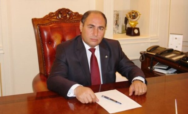 BƏRDƏ İCRA BAŞÇISI PREZİDENTƏ QARŞI: Karantində oğluna toy etdi - FOTO