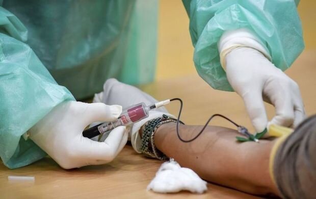 Rusiyada COVID-19-dan sağalanlar qan plazması donoruna çevrilir