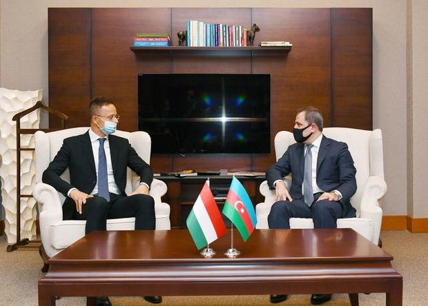 Ceyhun Bayramovun Macarıstan XİN başçısı ilə təkbətək görüşü başlayıb - FOTO