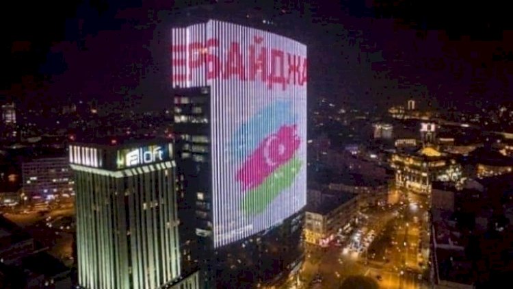Ukraynadan Azərbaycana dəstək: Ticarət mərkəzində bayrağımız işıqlandırıldı